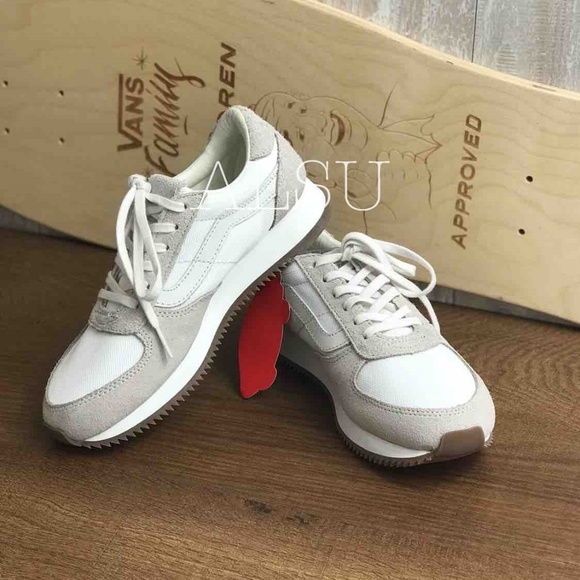 Vans Other - NWT VANS Runner White Suede Canvas Kid’s AUTHENTIC